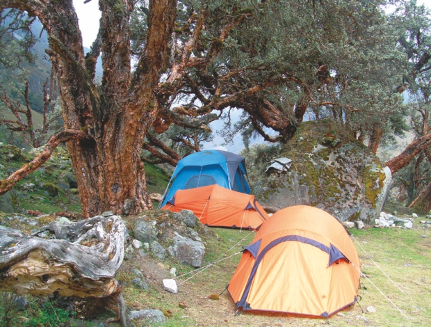  Base Camp pod Alpamayo 